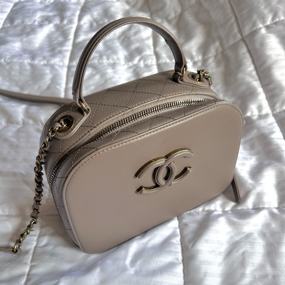 Chanel Coco Curve Vanity Case - Picture 3 of 12